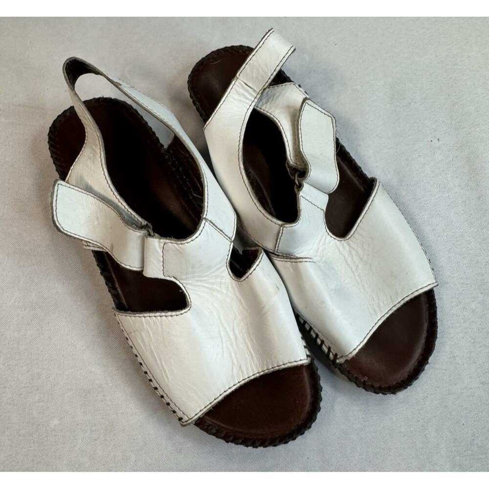 Auditions womens open toe strappy sandals white size 6.5 Narrow